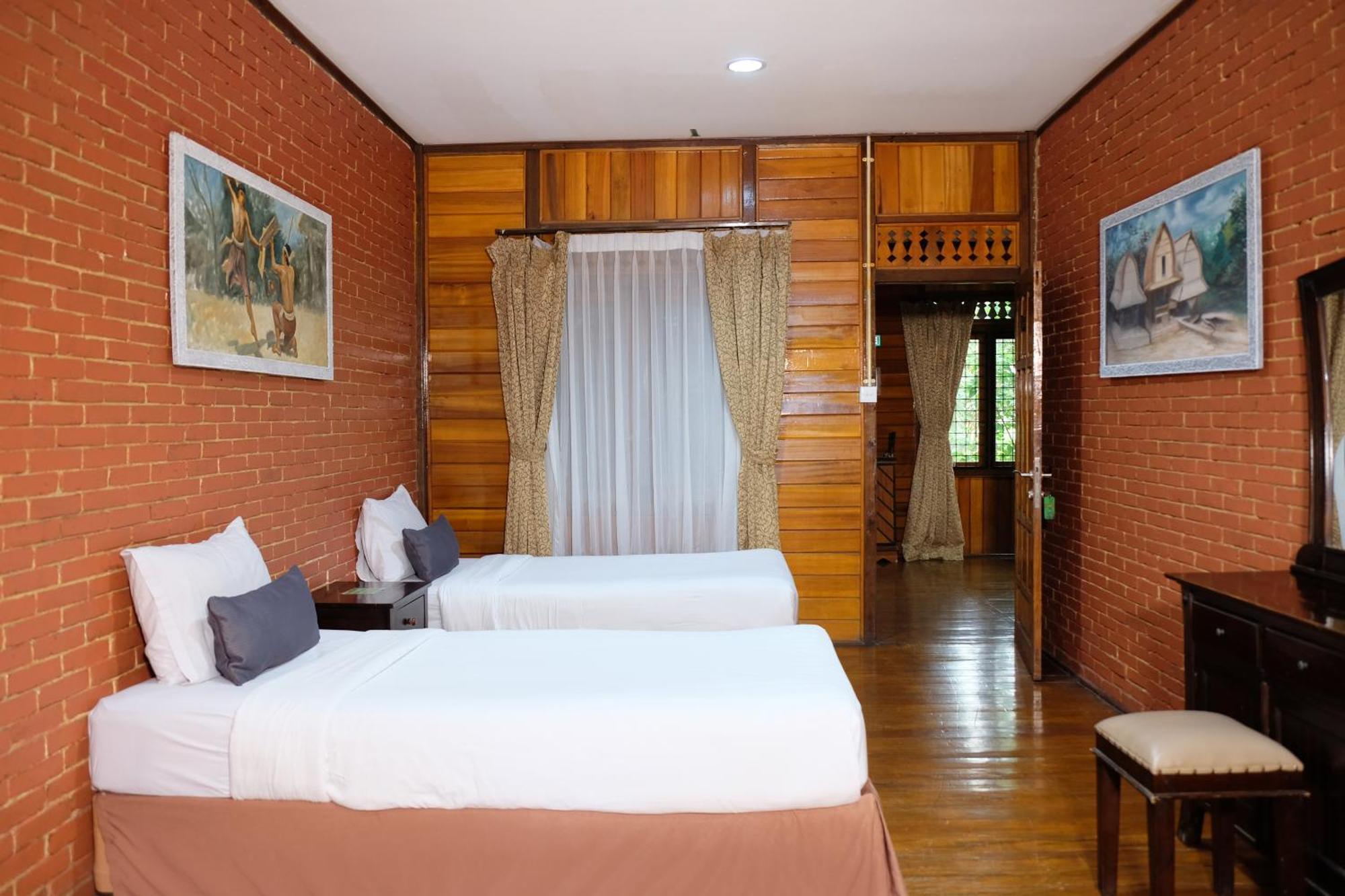 Jambuluwuk Convention Hall & Resort Batu Batu  Exterior photo