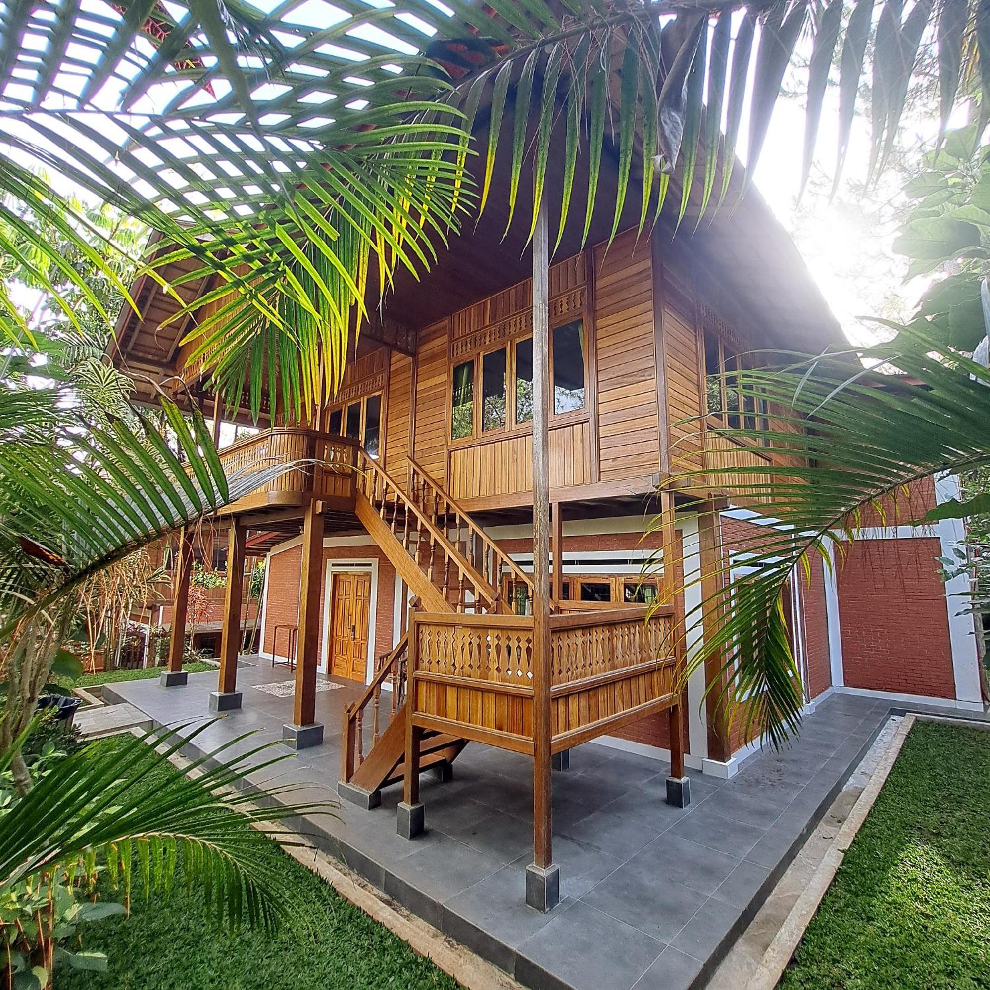Jambuluwuk Convention Hall & Resort Batu Batu  Exterior photo